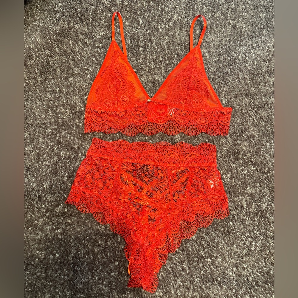 Two piece high waisted lingerie